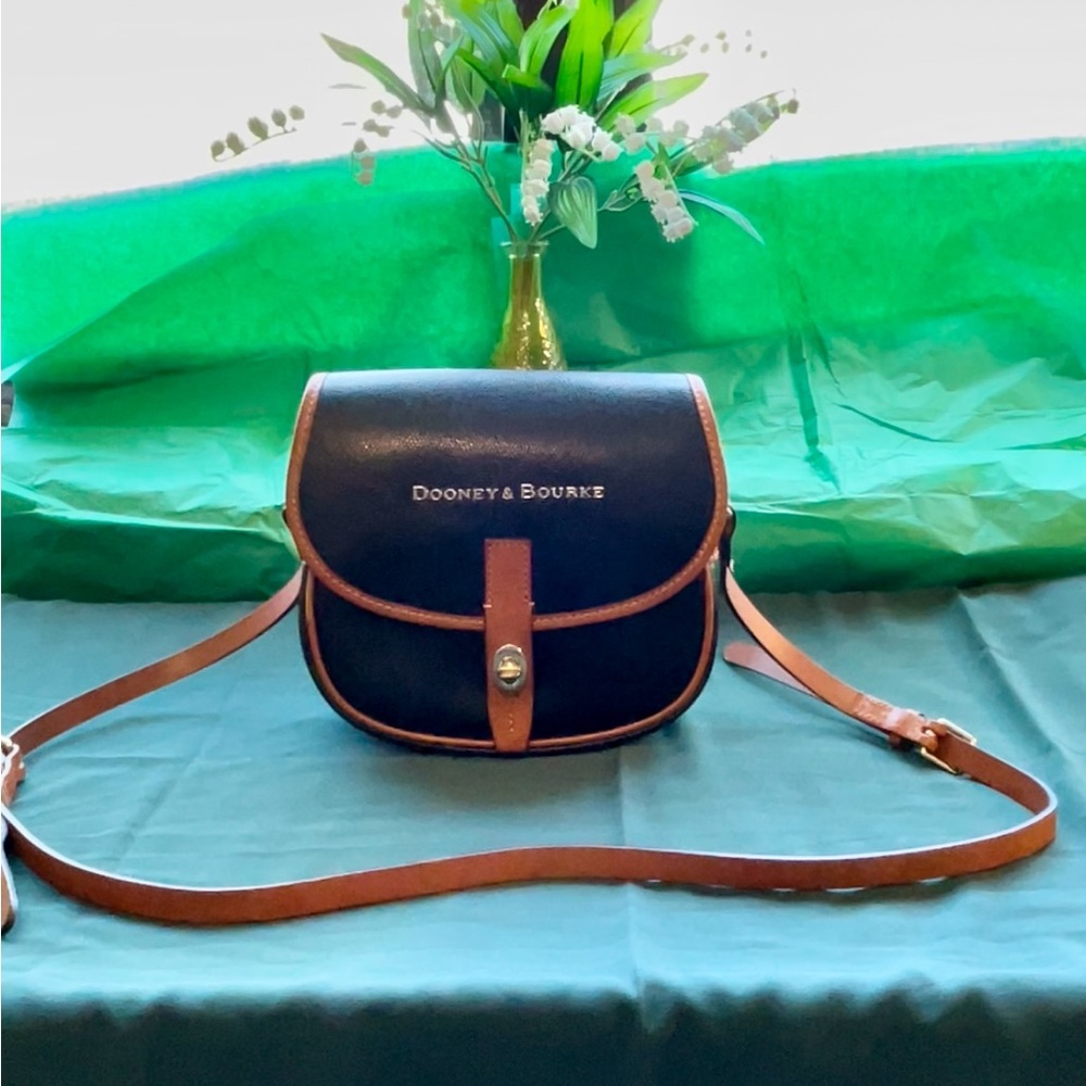 Dooney & Bourke Black leather field bag
